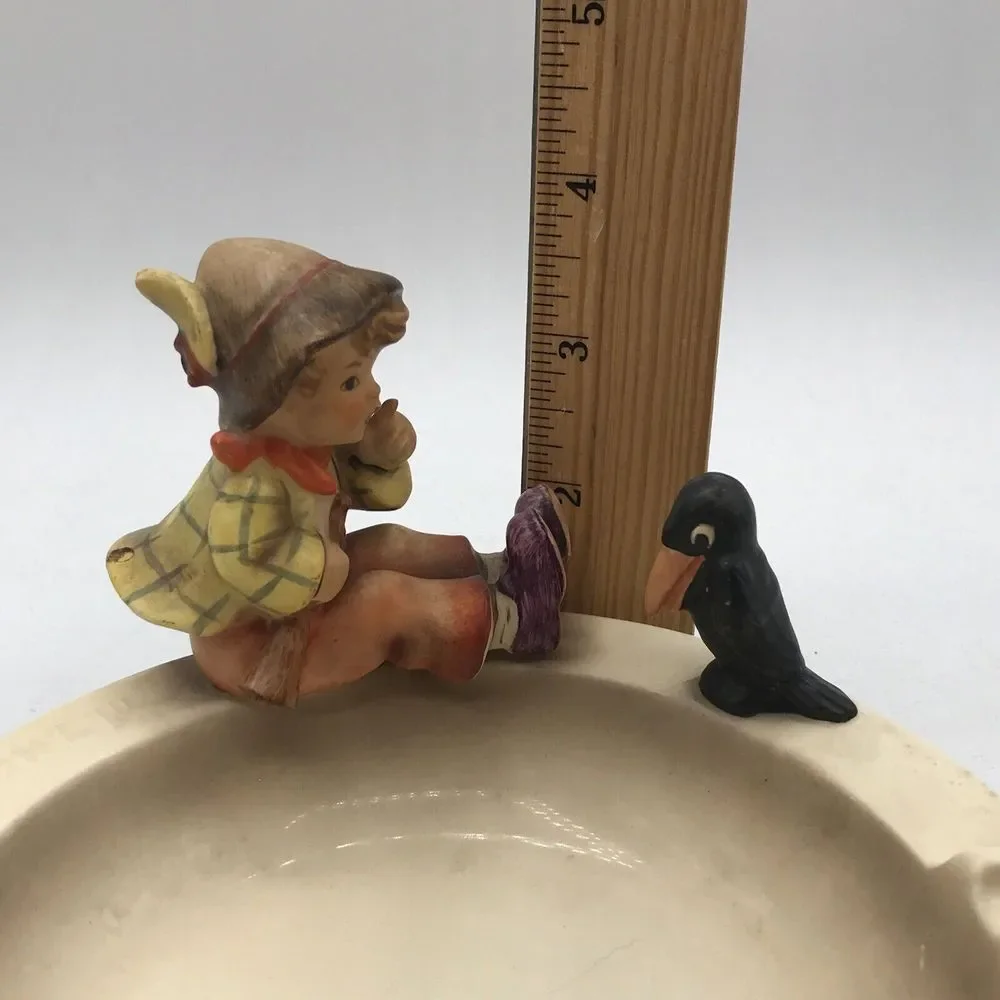 GOEBEL HUMMEL 34 SINGING LESSONS ASHTRAY BOY With BIRD‎ FIGURINE